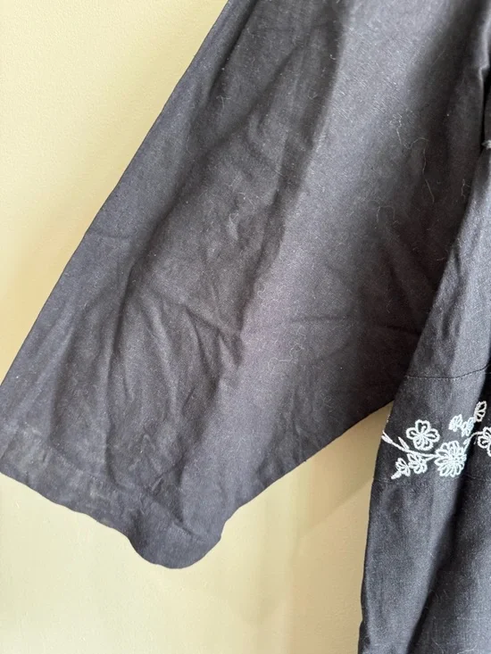 Sag Harbor Black Linen-Blend Top with Subtle Texture - Picture 5 of 5